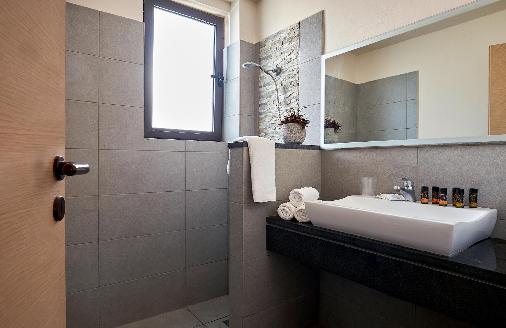 Goúrnes Creteco Hotel & Suites מראה חיצוני תמונה