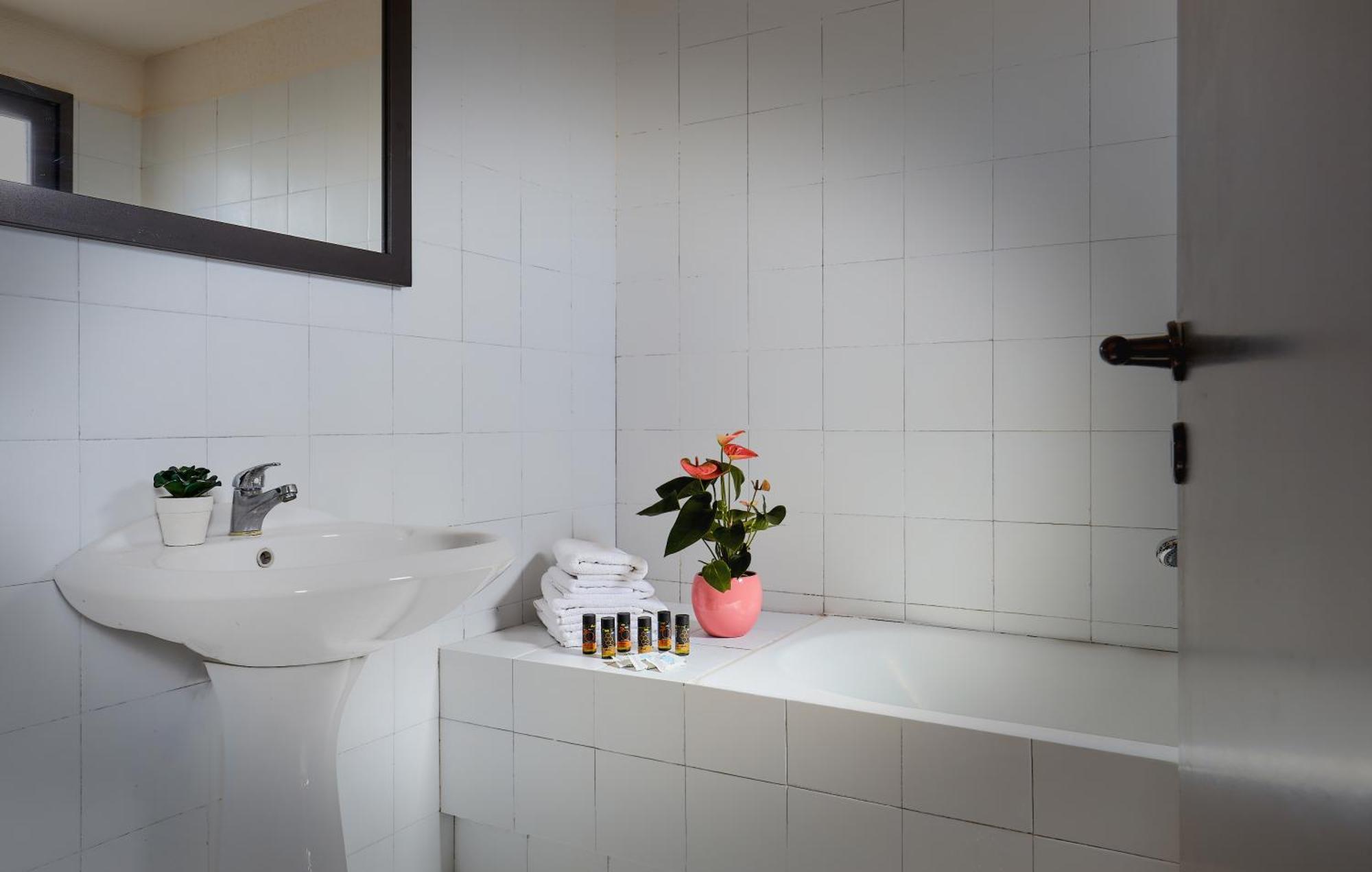 Goúrnes Creteco Hotel & Suites מראה חיצוני תמונה